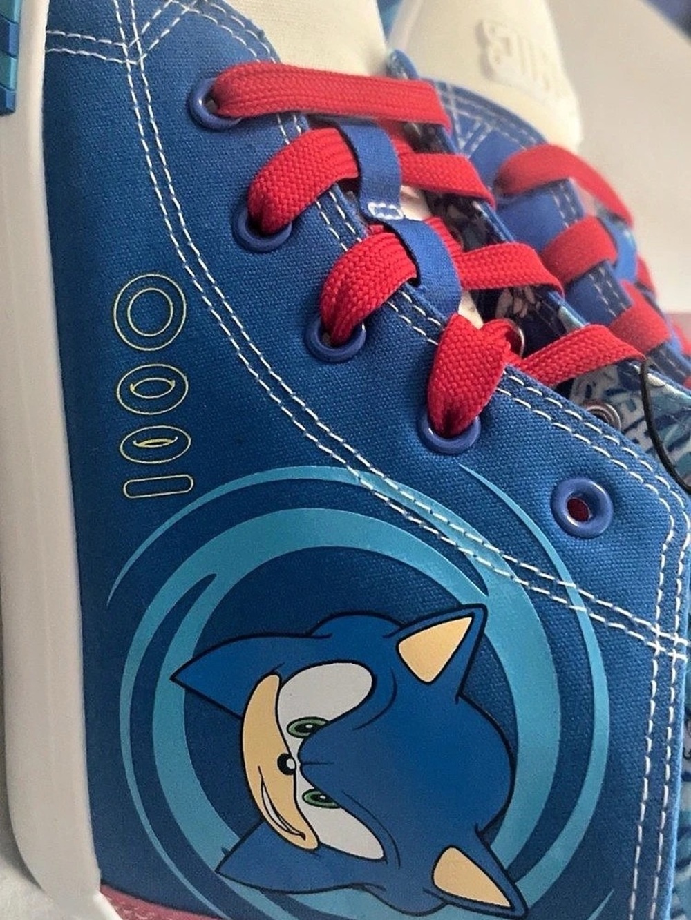 SEGA Sonic the Hedgehog Boys Size 4 Blue & Red Sneakers NWT